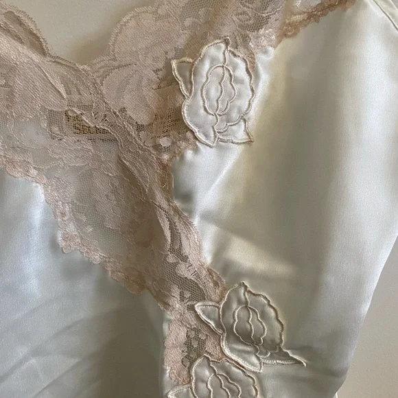 Victoria’s Secret Gold Label Vintage Camisole and Tap Pants size M - Picture 4 of 11